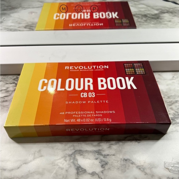 Makeup Revolution Colourbook 03 Pallet - Picture 2 of 3